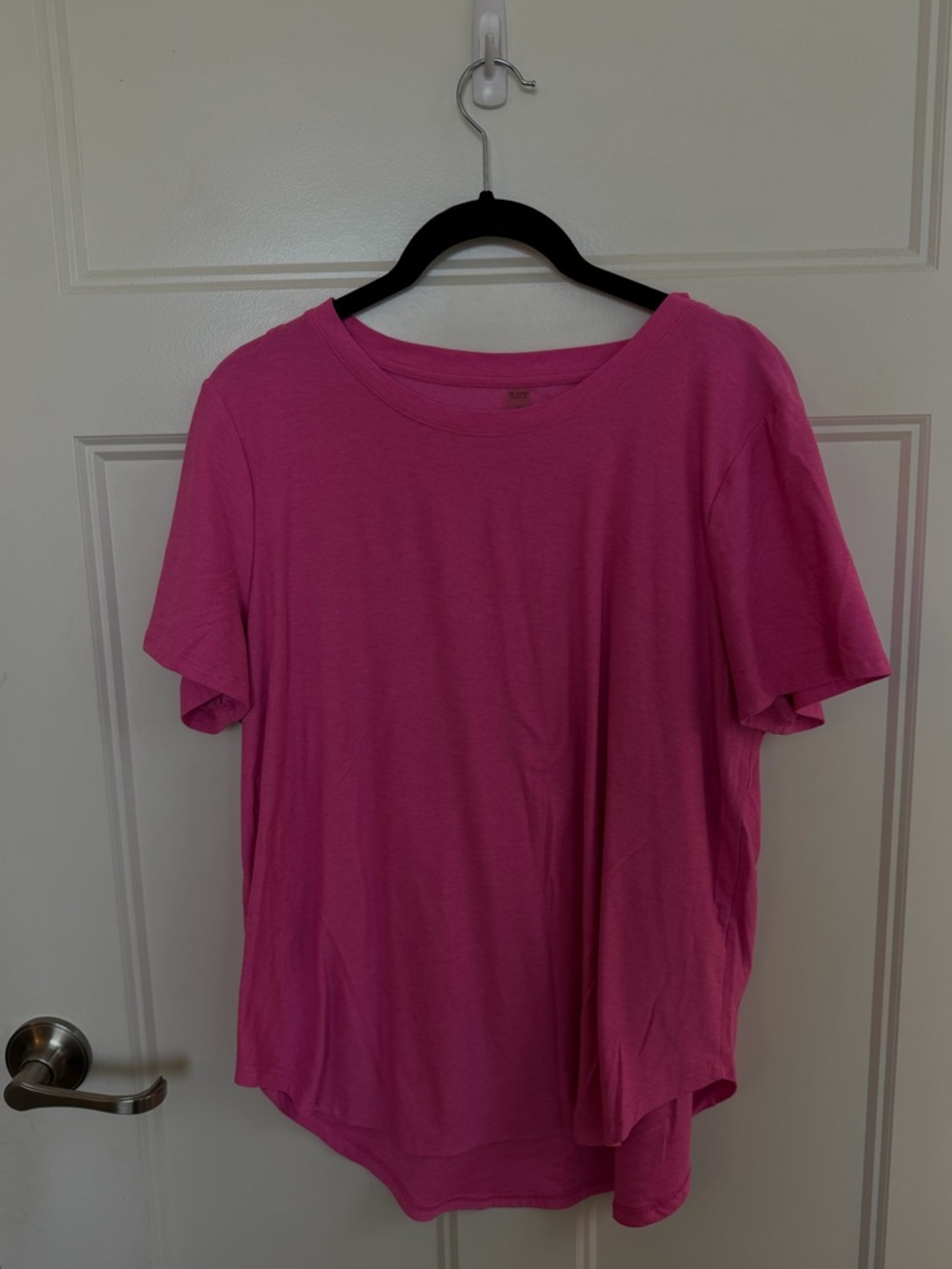 Beyond Yoga Featherweight On The Down Low Tee Bright Pink